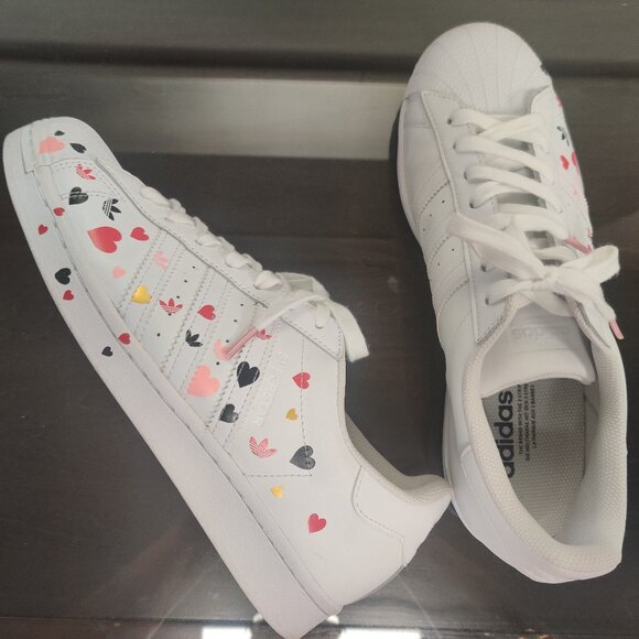 ✨No Longer Available✨ Size 10 adidas heart sneakers runs large - Picture 1 of 6